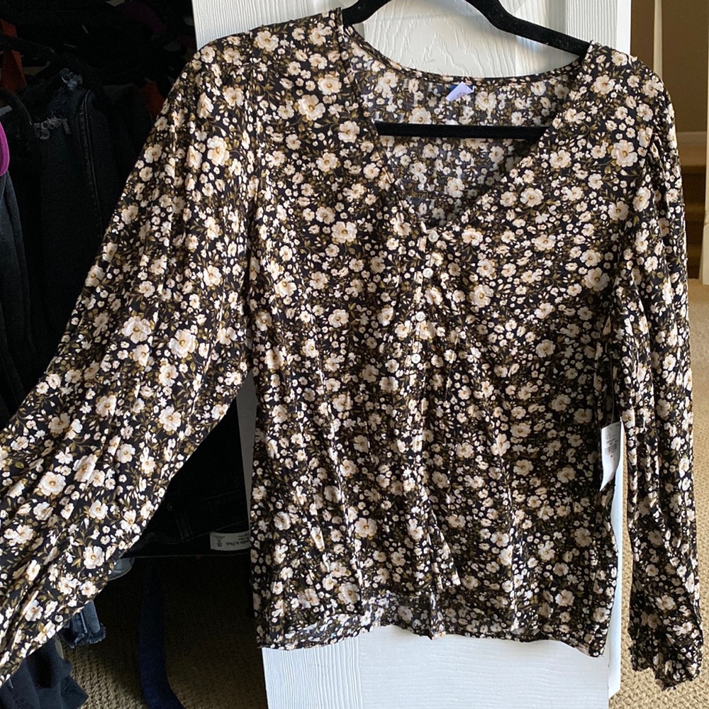 Old Navy floral top with buttons size M